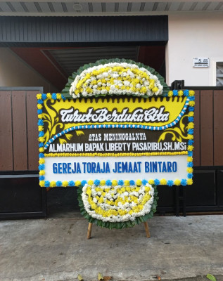 Papan Bunga Duka di Karikil