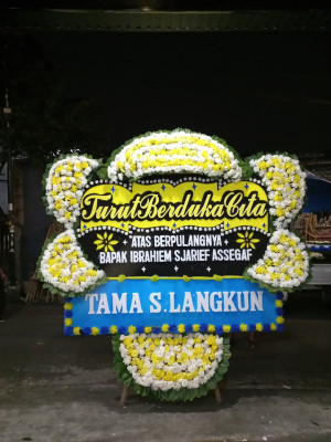 Papan Bunga Duka di Karikil